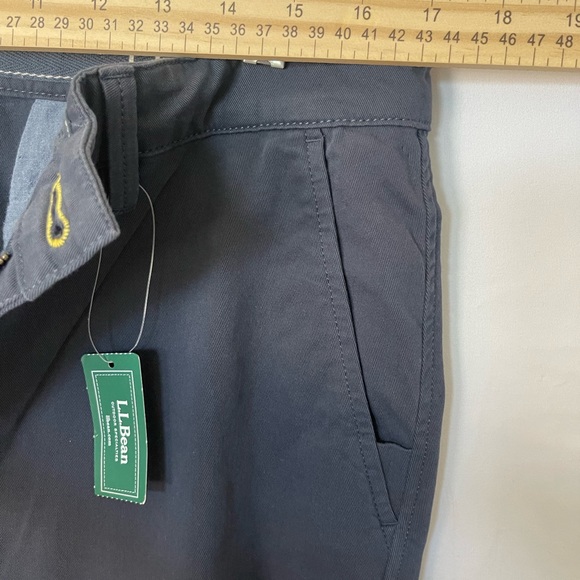 NWT L.L. Bean Comfort Stretch Chino Pant Navy 33 W x 29 In Carbon Navy - Picture 8 of 9